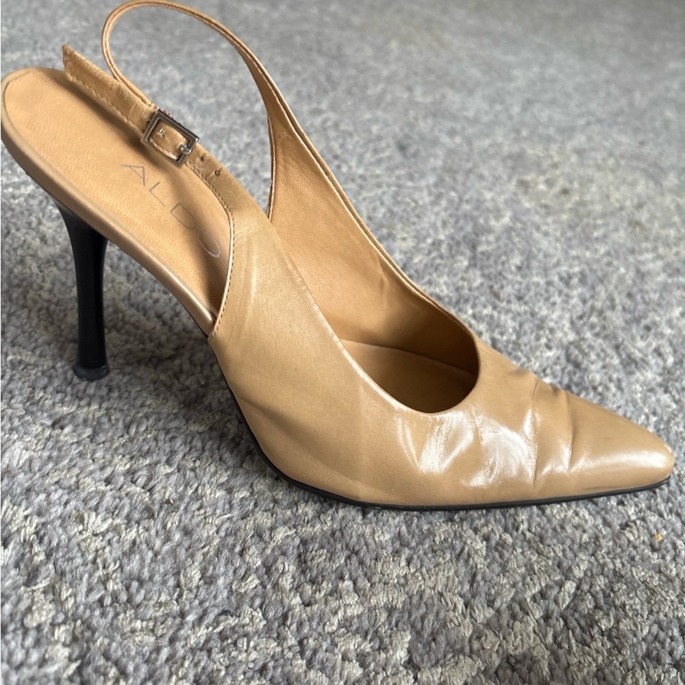 Elegant High Pointy Tan Slingback Heels in 39 - Picture 4 of 6